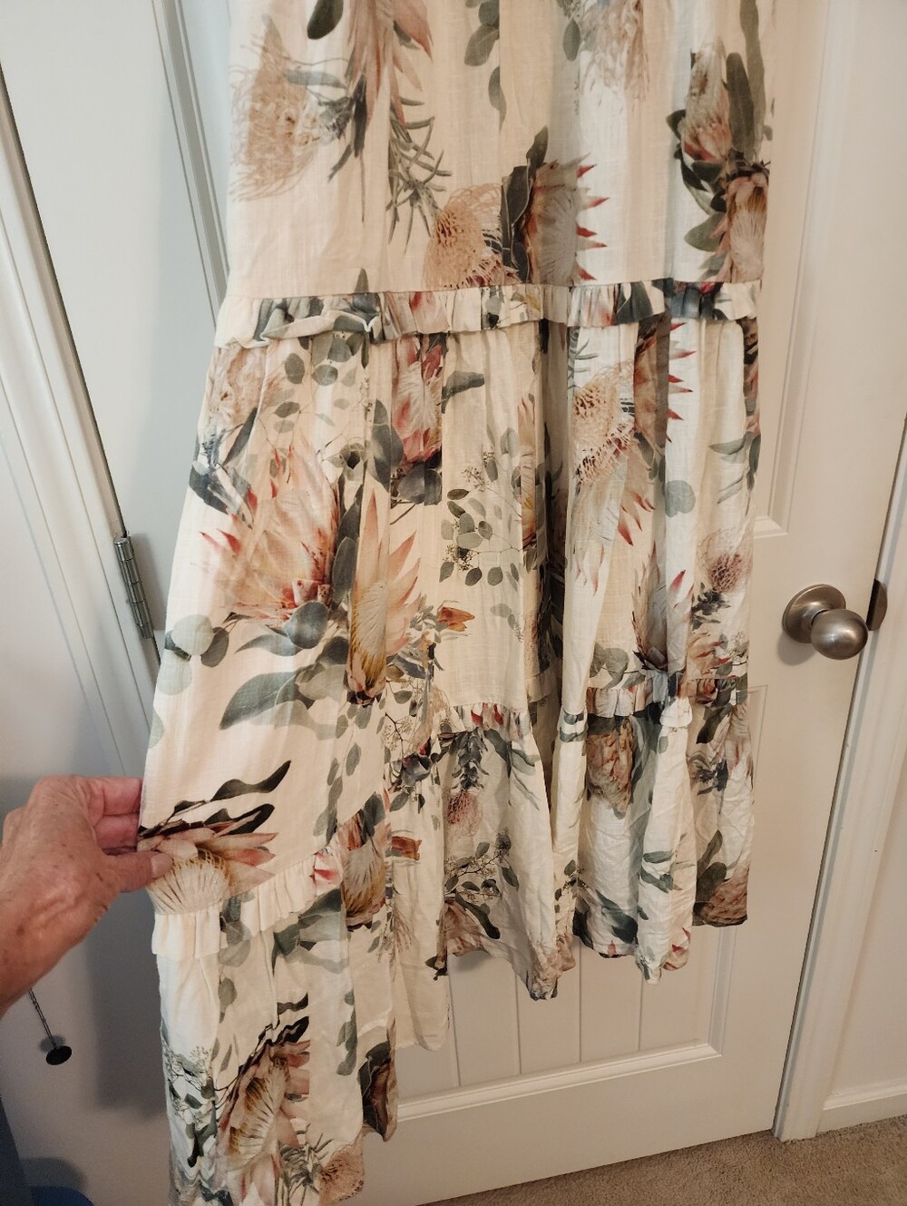 Express $108 NWT Floral Smocked Tiered Maxi Dress in Cream Small Cottagecore - Picture 4 of 10